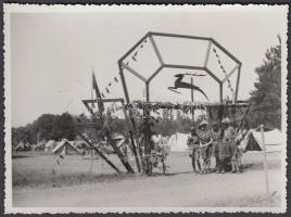 1933 6 db fotó a gödöllői jamboree-ról, némelyik hátoldalon feliratozva, 11x8 cm