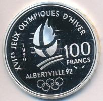 Franciaország 1990. 100Fr Ag "XVI. Téli Olimpia Albertville - Szabadstílusú síelés" T:PP ujjlenyomat France 1990. 100 Francs Ag "XVI Winter Olympics Albertville - Freestyle skiing" C:PP fingerprint Krause KM#983
