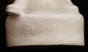 1933 Jamboree Budapest fehér mázas kerámia figura, hibás, jelzett, m: 18 cm