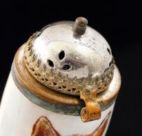 Fém fedelű, róka motívumos porcelán pipafej és csutora, matricás, jelzés nélkül, apró kopásnyomokkal...