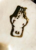 Zsolnay porcelán nyuszi, kézzel festett, hibátlan, jelzett, m: 7 cm