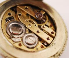 Oris zsebóra, díszített tokkal, felhúzókorona nélkül, javításra szorul / Oris pocket watch, winder m...