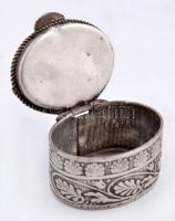 cca 1900 Díszes pirula-tartó féldrágakővel a tetején / Vintage medicine box 3x3 cm