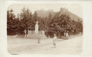 1913 Sümeg, Kisfaludy Sándor szobor, vár, család photo (EK)