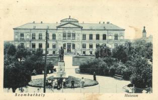 Szombathely, Múzeum (lyuk / pinhole)