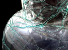 Antik szakított üvegkancsó zöld szálhúzott díszítéssel, kis belső repedéssel, m: 20 cm