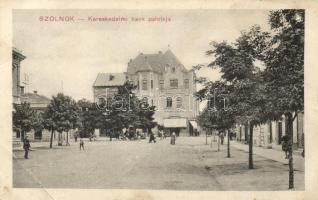 Szolnok, Kereskedelmi bank palotája, Gömöri József üzlete (EB)