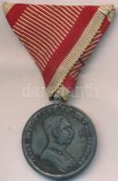 1914. "Ferenc József Bronz Vitézségi Érem "Der Tapferkeit" hadifém kitüntetés mellszalaggal. Szign.: Tautenhayn T:2- Hungary 1914. "Franz Joseph Medal for Bravery bronze" metal medal with ribbon. Sign: Tautenhayn C:VF