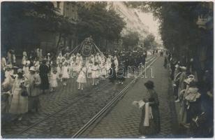 Budapest (?) A Jézus Szíve Társaság úrnapi körmenete, photo