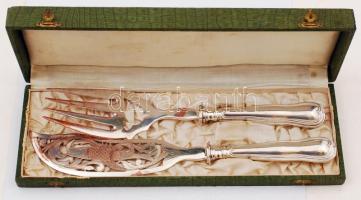 Ezüst (Ag.) nyelű hal kés és villa, eredeti dobozában, h:28-30 cm, bruttó:317 gr.