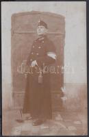 cca 1910 Tábori orvos katona fotólap / Military doctor
