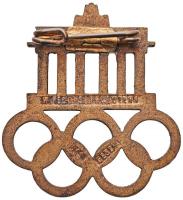 Német 3. Birodalom 1936. "XI. Olimpia Berlin" zománcozott fém jelvény, hátoldalán "GE...