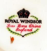 Royal Windsor aranyozott porcelán csésze és csészealj Canada címerrel, hibátlan, jelzett, m: 7 cm, d...