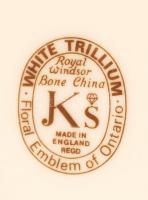 White Trillium aranyozott porcelán virágos csésze és csészealj, hibátlan, jelzett, m: 7 cm, d: 14 cm