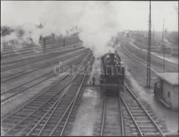 cca 1955 Hatvan, vasúti pályaudvar, 5 db jelzetlen fotó Kotnyek Antal (1921-1990) fotóriporter hagyatékából, 18x24 cm