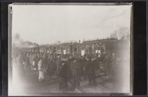 cca 1914-1918/cca 1980 Sebesült szállító kórházvonat, családi fotóhagyatékból származó, 3 db katonai...