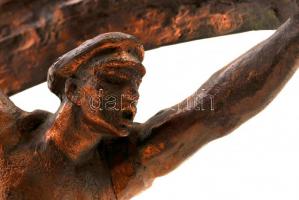 Fegyverbe! 1919 Gipsz szobor fa talapzaton. cca 43x38cm