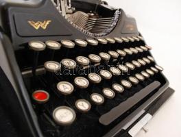 Régi Continental 340 típusú táskaírógép, jó állapotban, működik