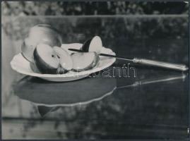 cca 1940 Unghváry Iván (Budapest): Ozsonna, aláírt vintage fotóművészeti alkotás, 18x24 cm