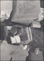 cca 1960 Galbavy Alfonz: Körülbástyázva, feliratozott vintage fotóművészeti alkotás, 30x21 cm