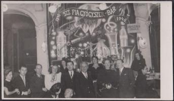 1946 Az 1846-ban alakult gyógyszerészek országos egyesületének jubileumi táncestélye, a Szent Pia Gyógyszer-bárral a háttérben, 7.5x13 cm