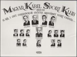 1969 A sakkbajnokságon aranyérmet nyert Magyar Kábel Sport Klub győztes csapata, kistabló 16 nevesített portréval, lapszéli gyűrődéssel, 18x24 cm