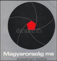 1975 Korniss Péter: Népi tánc, jelzetlen fotóművészeti alkotás, hozzáadva egy kiállítási katalógust,...