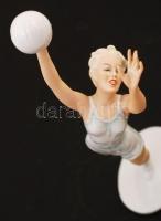 Wallendorfer röplabdázó lány, kézzel festett, jelzett, hibátlan, m:31 cm/ Wallendorfer volleyball pl...