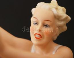 Wallendorfer röplabdázó lány, kézzel festett, jelzett, hibátlan, m:31 cm/ Wallendorfer volleyball pl...