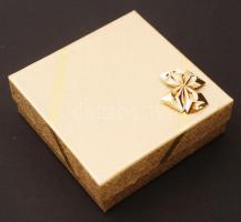 Ezüst(Ag) nyaklánc rubinvörös kövekkel díszített medállal, jelzett, br: 24,2 g