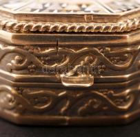 Ezüst (Ag) szelence gyöngyház mozaik berakással, jelzett, d: 5,5 cm, br: 62,4 cm