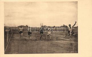 1912 országos bajnokság, Jankovich 100 yardon 10 mp. rekord alatt győz, Rády, Szobota, Rácz, Szalay, kiadja 'Klasszikus pillanatok vállalata' / running race