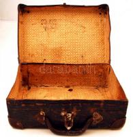 Kisméretű régi fém berakásos koffer, 9×28×18 cm