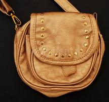 8 db női táska, különféle méretben