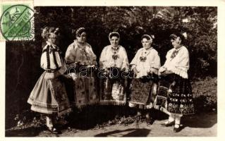 Sokác menyecskék / Hungarian folklore