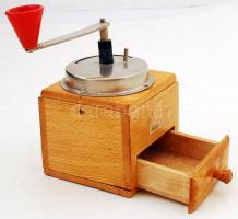 Retro fa kávédaráló fém szerkezettel, 10x9x18 cm