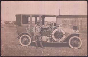 1916 K.u.K. Kraftfahrtruppe, magyar katona autó katonai automobil előtt, hátoldalon feliratozva, fotólap, 14x9 cm / 1916 K.u.K. Kraftfahrtruppe, Hungarian soldier with military automobile, photocard, 14x9 cm