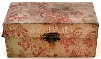 2 db zöld kőgolyó saját, szövetborítású, bársony bélésű keleti motívumos fa dobozban