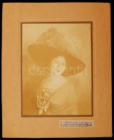 1900 Fénykép paszpartuban: Gaidusek Erzsi: Hölgy kalapban, művészfotó. 22x17cm