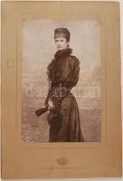 cca 1900 J. Lőwy Hofphotograph: Erzsébet királyné, festményről készült fotó, kartonra kasírozva, kép 16x26 cm, karton 25x37 cm / cca 1900 J. Lőwy Hofphotograph: Empress Sisi wife of Franz Joseph I, 16x26 cm