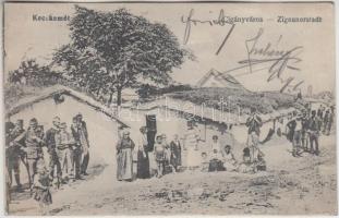 1919 Az MLSZ labdarúgó-válogatott tagjainak aláírása a kecskeméti cigány-várost ábrázoló képeslapon,...