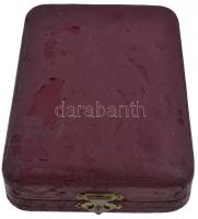 1957. "A Munka Vörös Zászló Érdemrendje" aranyozott, zománcozott Br kitüntetés mellszalago...