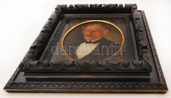 Jelzés nélkül: Férfi portré, olaj, vászon, gazdagon díszített, antik keretben. Kép méret:42x33cm, ke...