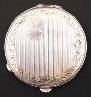 Díszes, ezüst púdertartó , jelzett, BM monogrammal  br.: 50 gr, d:6,5cm