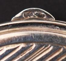 Díszes, ezüst púdertartó , jelzett, BM monogrammal  br.: 50 gr, d:6,5cm