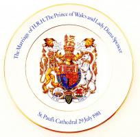 Matricás dísztányér a Walesi herceg és Lady Diana esküvőjének emlékére 1981. Saját dobozában.  d:25c...