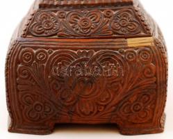 cca 1930-1940 Szalmásy Sándor: Népi motívumokkal gazdagon díszített, faragott körtefa doboz, jelzett...