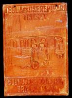 Tégla- és cserépipari tröszt, élenjáró szocialista brigád tagja, kerámia plakett, jelzés nélkül, apró kopásnyomokkal, 18×12,5×1,5 cm