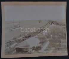 cca 1890 Német cirkálók a Szuezi-csatornán Port Saidnál nagyméretű fotó / cca 1890 German warships on the Suez canal at Port Said. Large photo. 28x22 cm