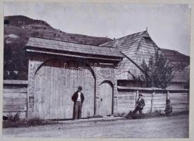 cca 1890 Mezőtelegd, Gábori Lajos portája faragott kapuval / Mezőtelegd with ornamented gate 29x24 c...